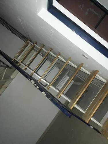 Zona Centro !! Ideal Para Oficinas Con Acceso Garage.