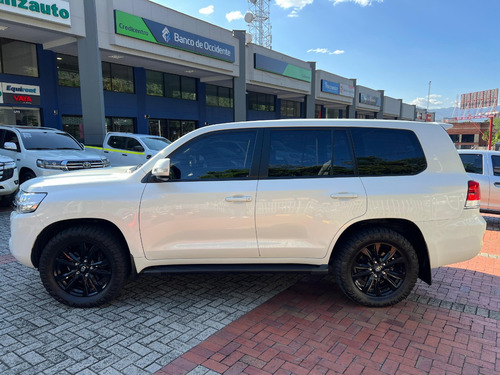 Toyota Land Cruiser Lc200 Vxr 4.6 At 4x4 2021 Blindaje 2+