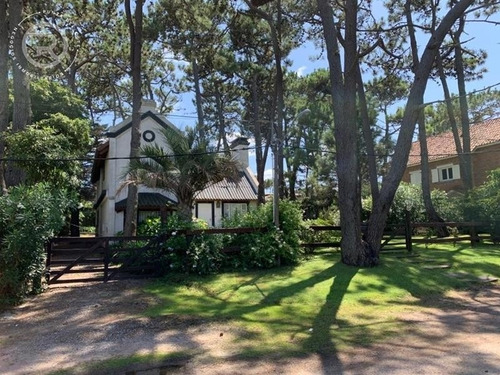Casa De 2 Plantas En Venta, Zona Aidy Grill