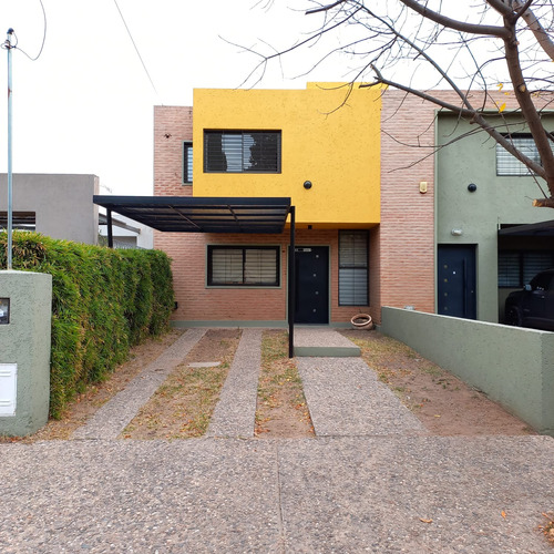 Apto Credito !!! Venta Duplex Barrio Nuevo Poeta Lugones, Calle Hugo Miatello Id: 3795