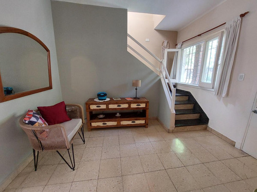 Apto A Crédito Villa Udaondo -casa En Venta Tres Dormitorios