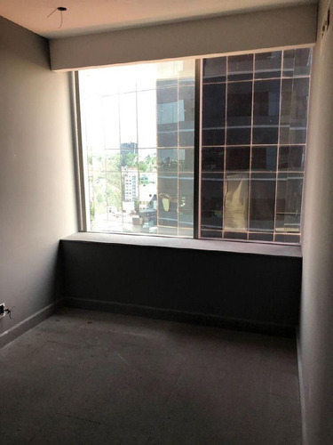 Oficina Acondicionada En Renta, Lomas Altas