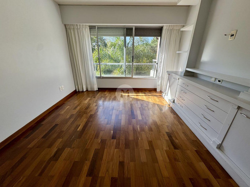 Venta Apartamento 4 Dormitorios En Carrasco