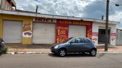 Prédio Comercial Com 4 Salas/lojas Tem Uma Area Aberta Que Pode Ser Utilizada Como Garagem Para 1 Veiculo