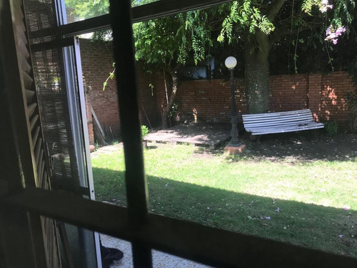 Venta Chalet 4 Amb En Constitución Con Parque - Excelente Entorno (toma Permuta Por Depto En Edificio Moderno)