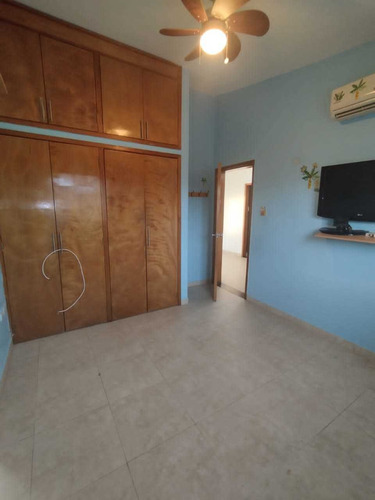 Imagen 5 de 16 de Leal Pérez Vende Townhouse En Mañongo, Res Monte Libano