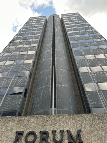 Vendo Oficina En La Urb. El Rosal, Area 575m2, Torre Forum