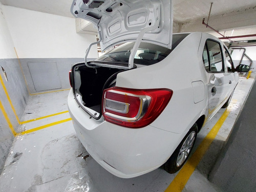 Imagen 16 de 18 de Renault Logan Life 1.6 2022 0km #ev