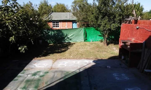 Casa En Venta - 4 Dormitorios 2 Baños - Cochera - 600mts2 - Melchor Romero, La Plata
