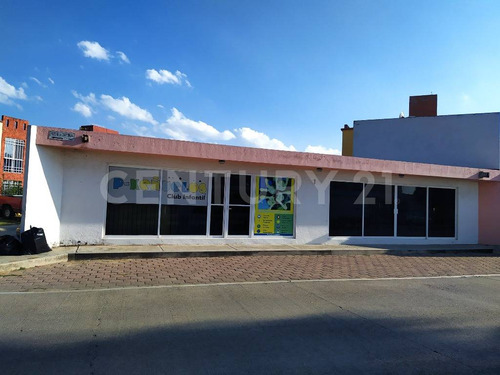 Local En Venta Paseos De San Isidro, San Juan Del Río, Querétaro.
