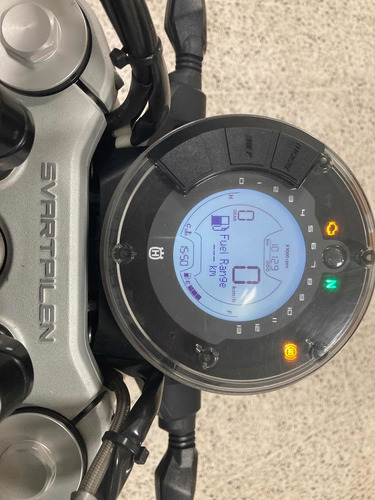 Imagen 6 de 6 de Husqvarna Svartpilen 401