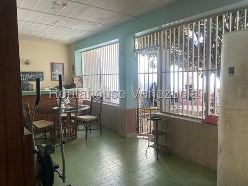 La Trinidad !! Bella Y Acogedora Casa De Dos Plantas, 332 M2 Terreno, 330 M2 Construcción, 3 Habitaciones, 3 Baños, 3 Pe, Hab. Y Baño De Servicio, Ubicada En Calle Publica Con Poco Tránsito.