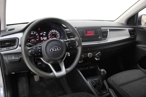 Imagen 9 de 13 de Kia Kia Rio Sedan 2020 4 Cilindros
