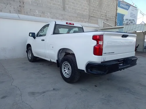 Chevrolet Silverado 4.3 V6 1500 WT Cabina Regular 4x2 At
