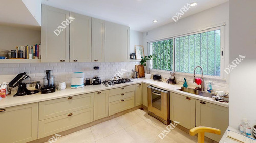 En Buena Zona Residencial, Chalet Totalmente Actualizado Con Lo Mejor, Jardin, Pileta.