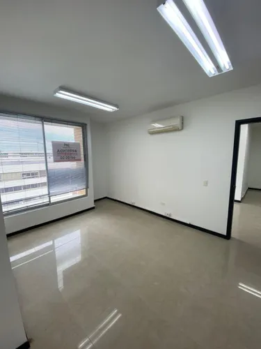 Oficina En Arriendo En Ciudad Jardín. Cod A11551