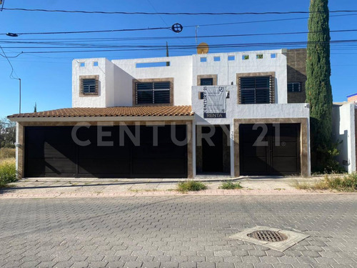 Casa En Venta De 5 Habitaciones Al Norte De Aguascalientes