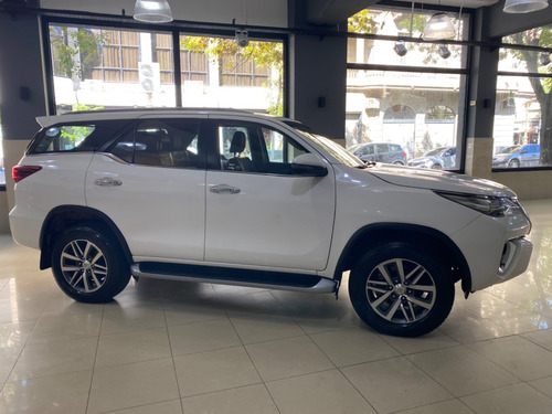 Imagen 6 de 16 de Toyota Hilux Sw4 Tdi Srx At L16 2019