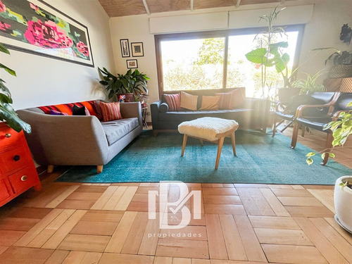 Casa En Venta De 4 Dorm. En Lo Barnechea