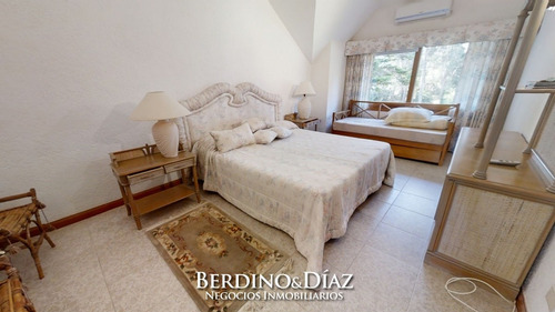 Preciosa Mansión En Exclusivo Barrio Beverly Hills- Ref: 326