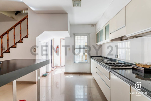 Venta Casa 3 Plantas 5 Dormitorio Cochera Quincho Terraza Jacuzzi. Abasto, Rosario
