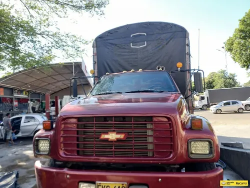 Camion Kodiak Estacas