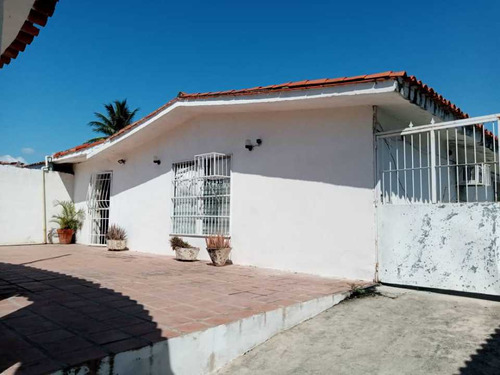 Casa En Venta En Los Bucares Flor Amarillo