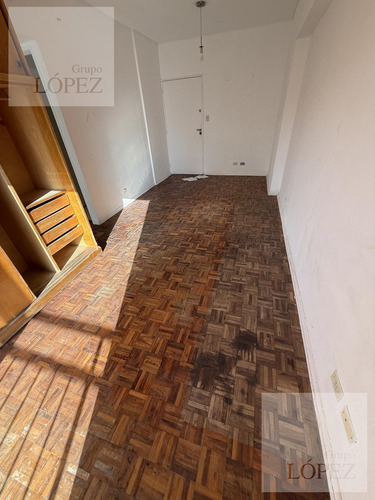 Venta Departamento Saavedra, Un Ambiente Con Balcon.
