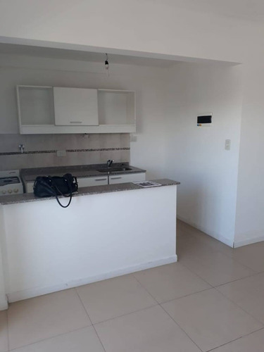 Imagen 3 de 16 de Departamento En Venta 2 Ambientes Stos. Lugares