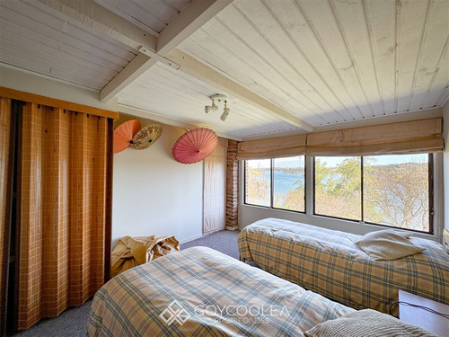 Casa En Venta De 5 Dorm. En Las Cabras