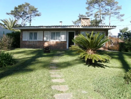 Muy Linda Casa En Alquiler Anual A 2 Cuadras Del Mar