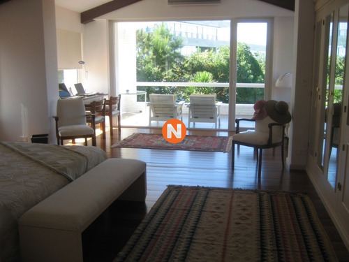 Casa En Venta Golf De Punta Del Este, Frente Al Mar, Con Vista , 6 Dormitorios.- Ref: 209970