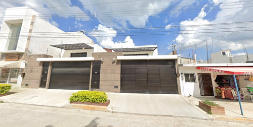 Casa En Venta De Dos Niveles, Ubicada En La Colonia La Gloria, Tuxtla Gutierrez