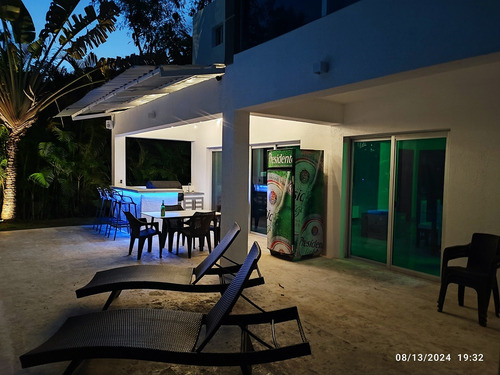 Villa En Playa Nueva Romana Amueblada De 3 Habitaciones Patio Con Matas De Cocos