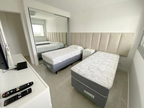 Apartamento De 3 Dormitorios En Venta En Miami Boulevard, Punta Del Este.