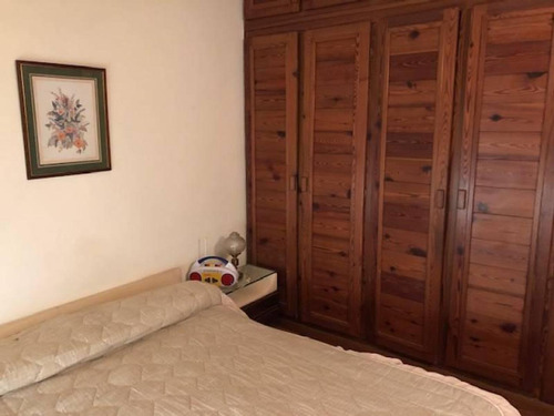 Imagen 27 de 29 de En Venta. Amplia Casa 4 Dorm, Patio Con Quincho Y 2 Cocheras