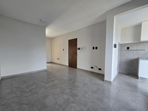 Semipiso De Un Dormitorio, Cocina Sectoriazada, Escritorio, Un Baño Y Dos Balcones, Cochera Opcional