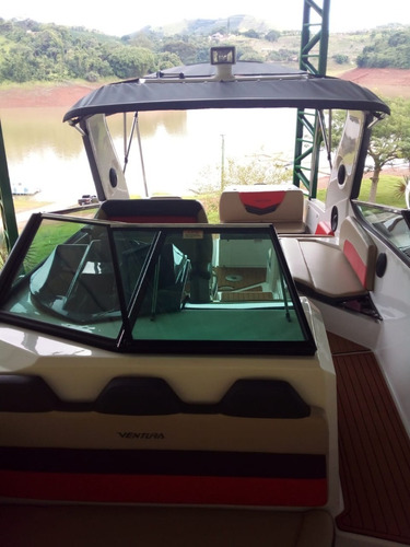 Lancha Ventura 300 Crossover