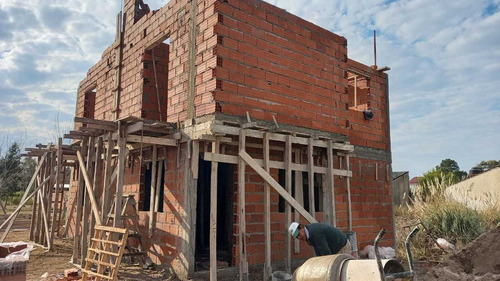Imagen 2 de 8 de Venta Duplex 3 Amb En Calle 87 E/4 Y 5 Mar Del Tuyu Financia
