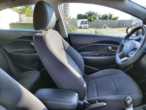 Imagen 9 de 15 de Kia Kia Rio Hb 2017 5p Hb Ex, Tm6, Ve, Qc, F Niebla, R-15