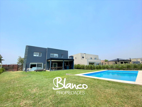 Casa  En Venta En El Cantón - Puerto - Impecable En Lote Interno!