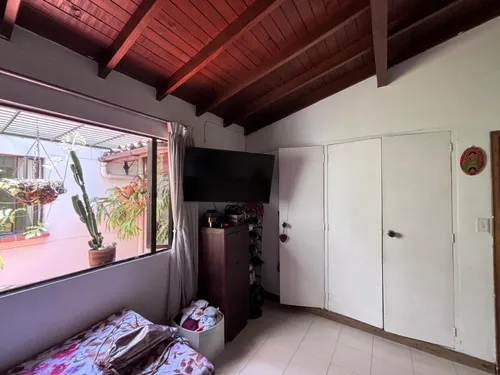Casa En Venta En La Castellana. Cod V16608