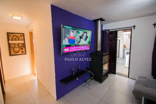 Casa En Alquiler Temporal En Piriápolis, A Metros Del Mar. Con Tres Dormitorios, Dos Baños. Barbacoa Con Piscina Climatizada.