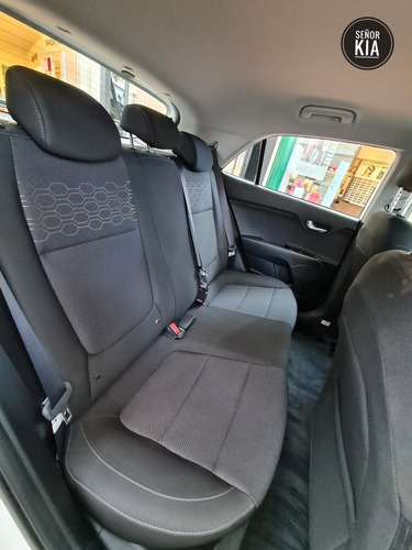 Imagen 22 de 25 de Kia Rio Hatchback Vibrant Mecanico 2023