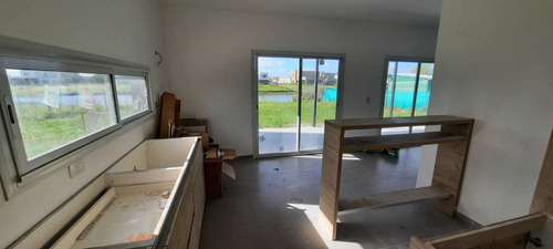 Imagen 13 de 14 de Oportunidad! Casa Al Agua En El Canton Norte.