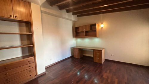 Townhouse En Venta Villas Del Rosal. Planta Y Pozo. Urb. Trigal Norte Cod 270741
