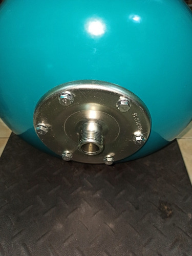 Imagen 3 de 4 de Tanque Hidroneumatico Precargado Vertical 24 Litros Leo
