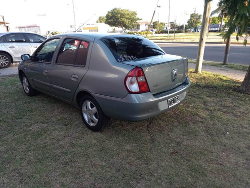 Renault Clio 2006 1.6 Privilege