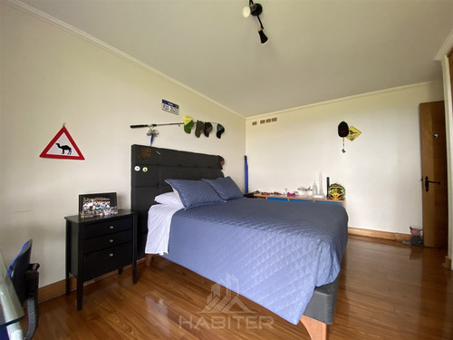 Casa En Venta De 6 Dorm. En Curicó
