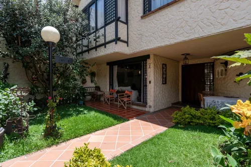 Casa En Venta En Las Villas. Cod V7173